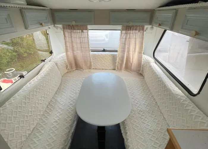 Koselig Campingvogn カプセルホテル